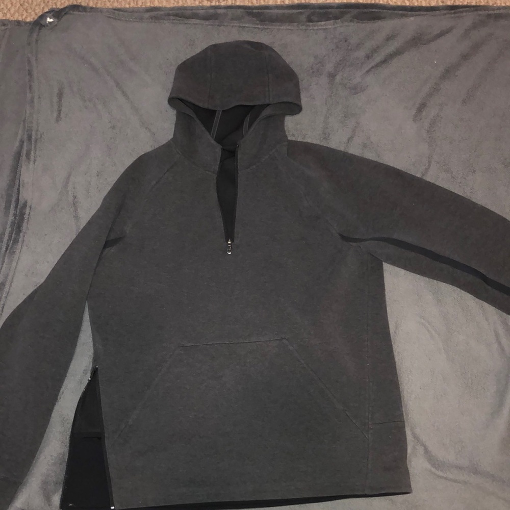Men lululemon athltics performance sweatshirt